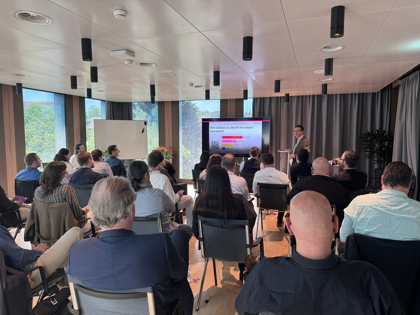 Intervento a un evento sulla digitalizzazione con un sondaggio dal vivo sulle conoscenze del pubblico in materia di IA