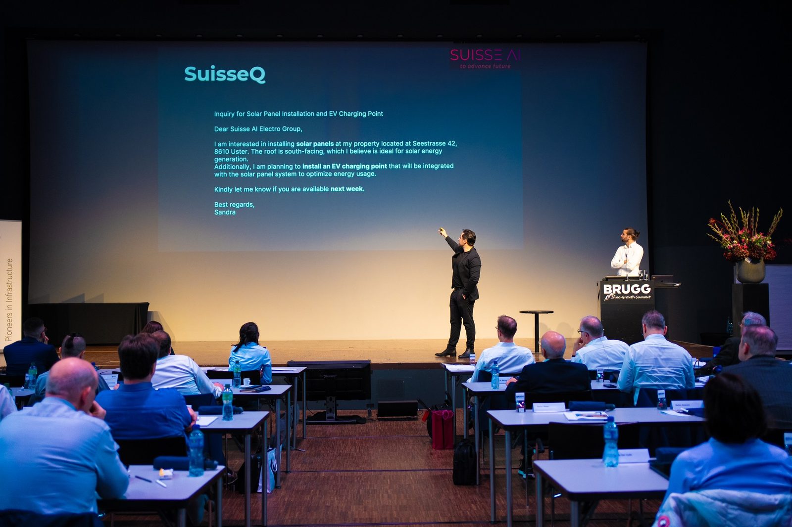 Démonstration en direct d'une application d'IA sur grand écran au BRUGG Inno-Growth Summit