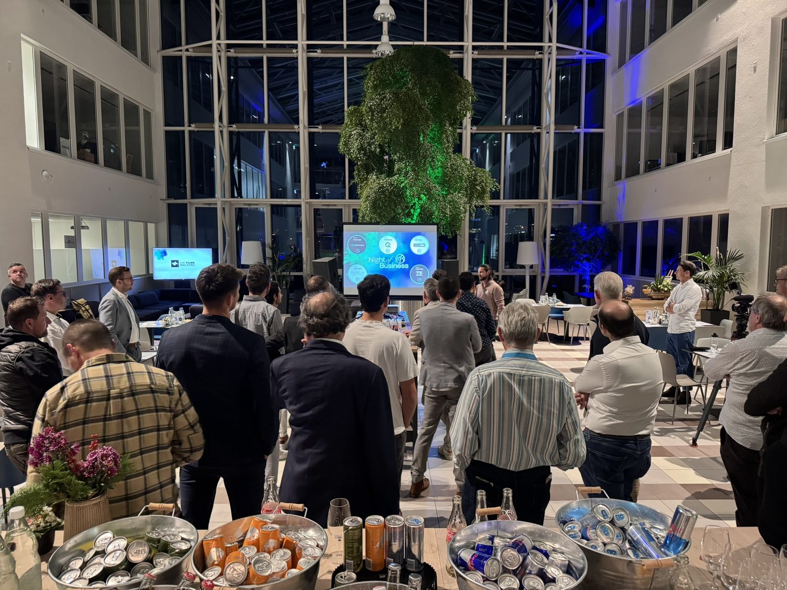 Serata Night of Business del Praxis Club con una presentazione sull'IA nell'atrio
